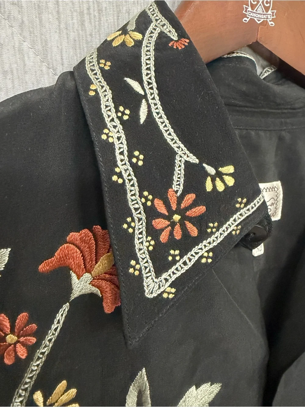 Rare Vintage Et Vous Women's Black Embroidered Floral Button-Down Shirt EUC